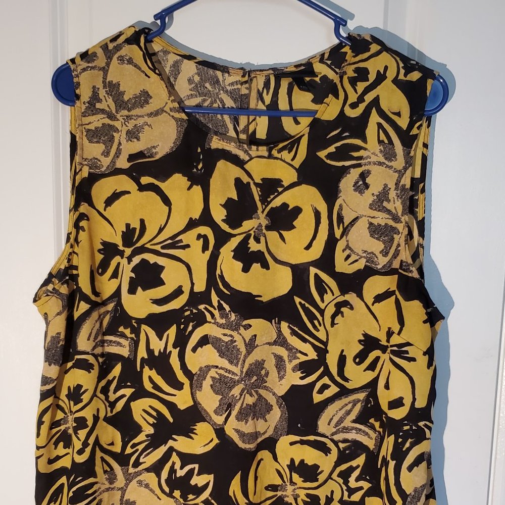 WhoWhatWear Sleeveless Floral Blouse
